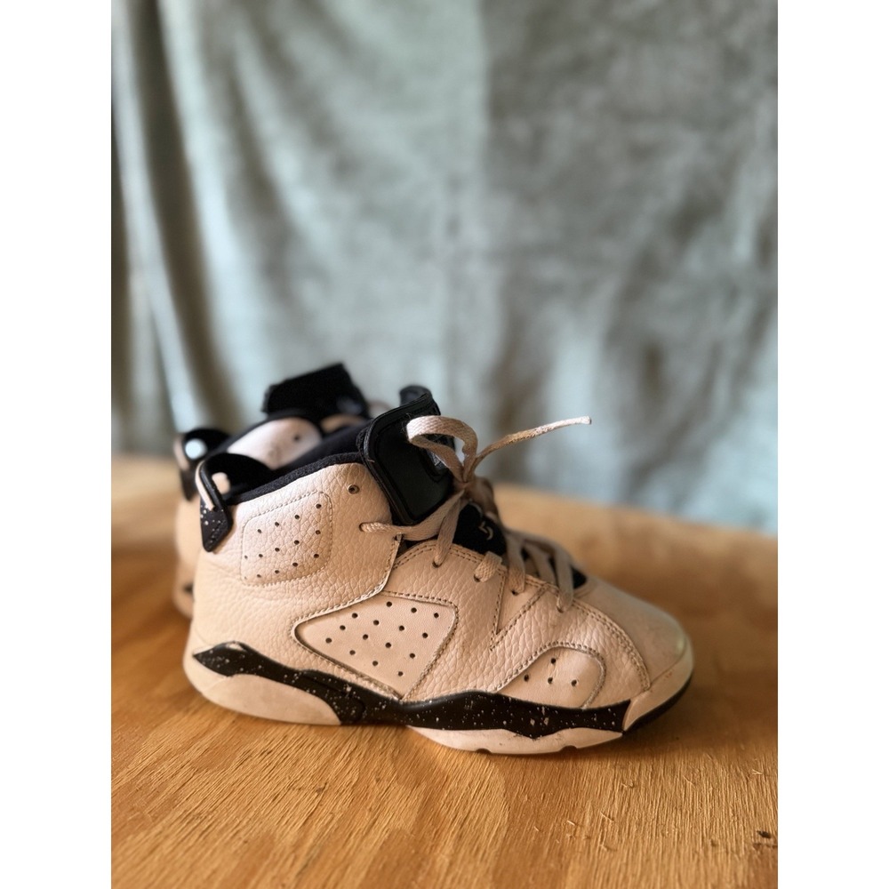 Air Jordan Sneaker YOUTH Size 1 White/Black High Top Leather Basketball Used
